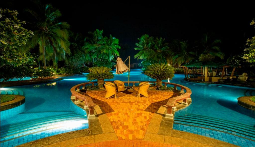 Hotel Ocean Spray Kālapettai Exterior foto