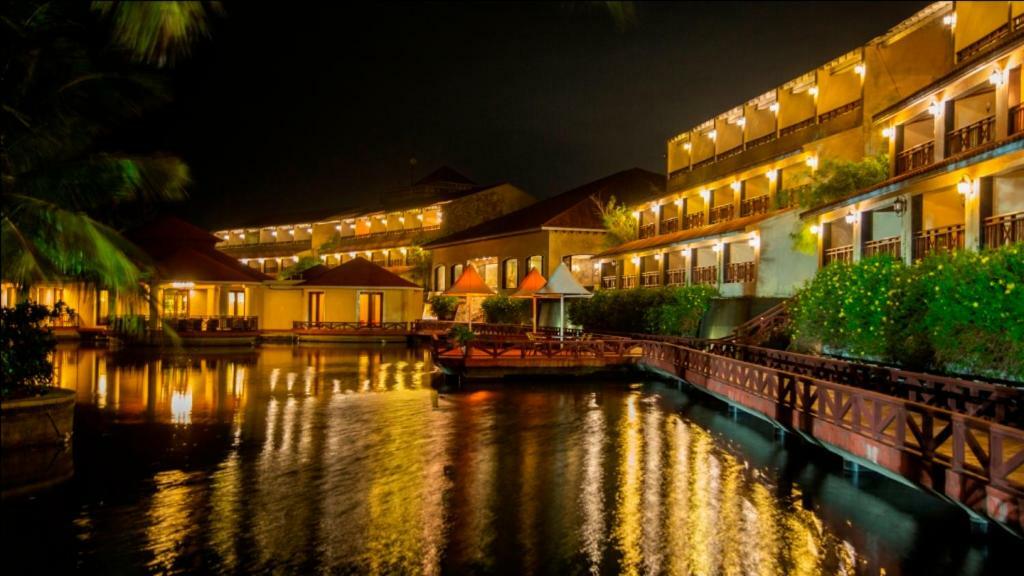 Hotel Ocean Spray Kālapettai Exterior foto
