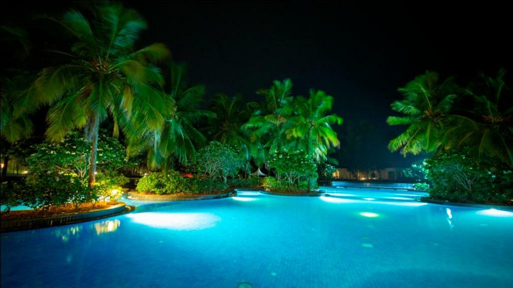 Hotel Ocean Spray Kālapettai Exterior foto